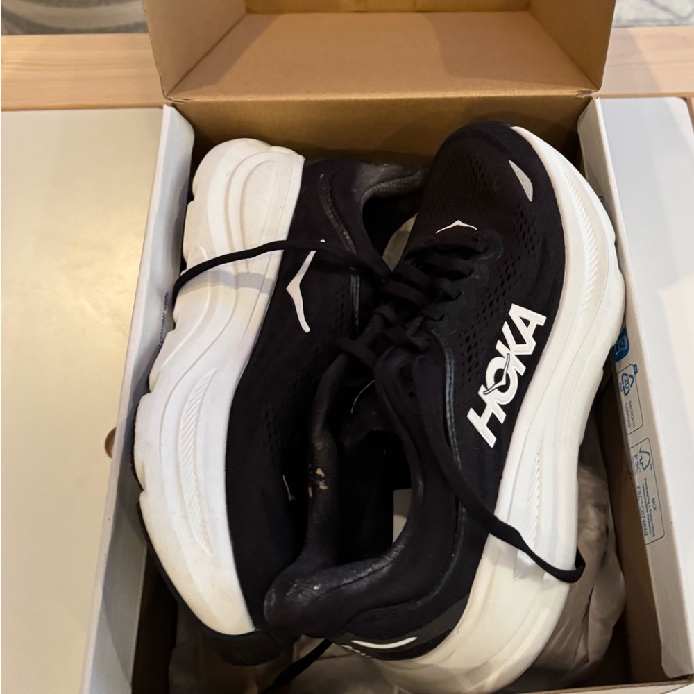 Hoka NWT BONDI 9